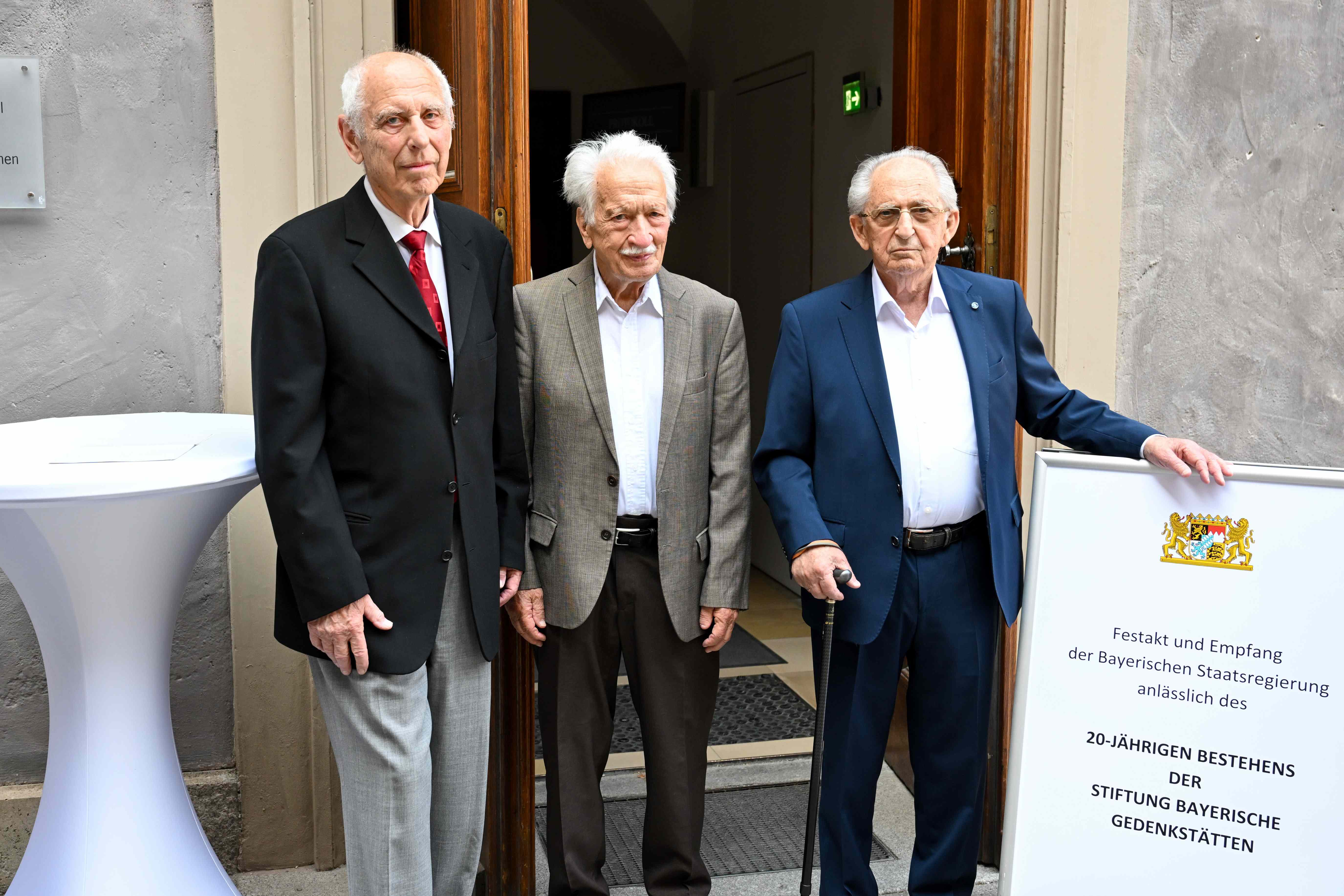 Drei Überlebende und engagierte Zeitzeugen beehrten mit ihrer Anwesenheit: (v.l.n.r.) Pavel Hoffmann, Ernst Grube und Abba Naor