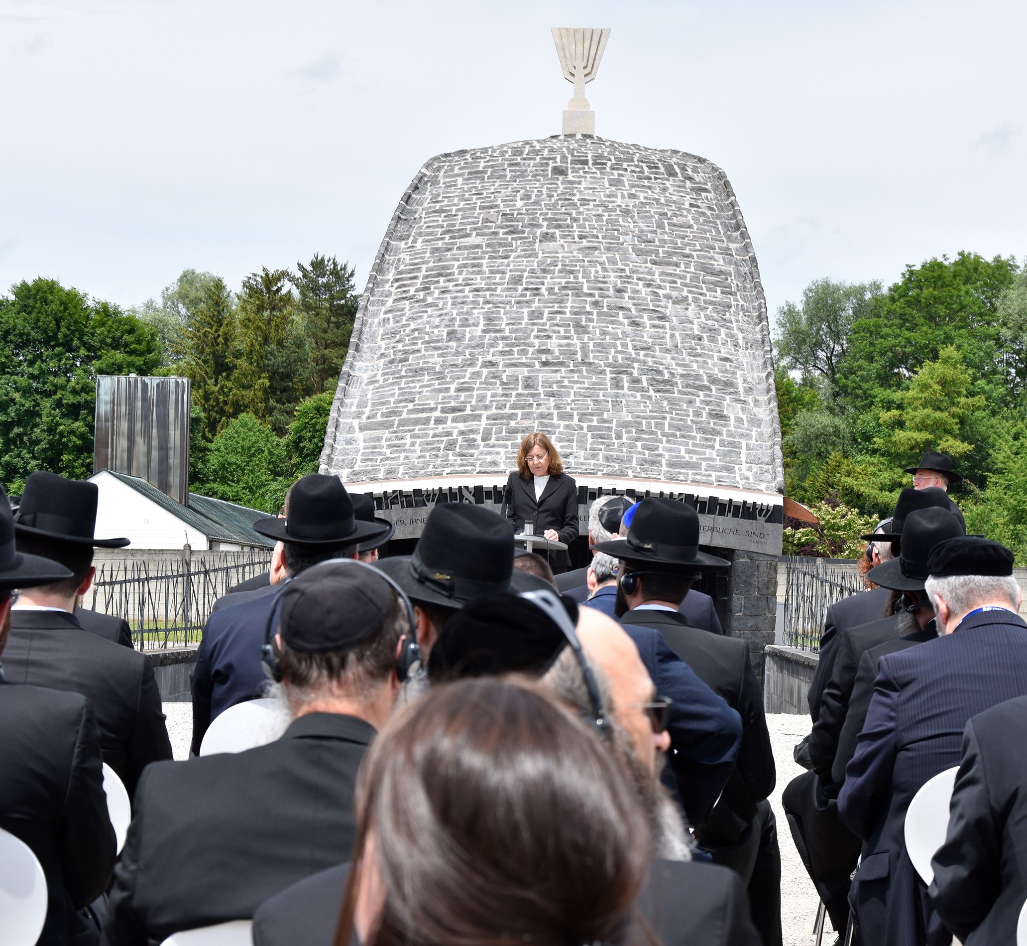 KZ-Gedenkstättenleiterin, Dr. G. Hammermann, begrüßte die CER-Gäste. Foto: KZ-Gedenkstätte Dachau
