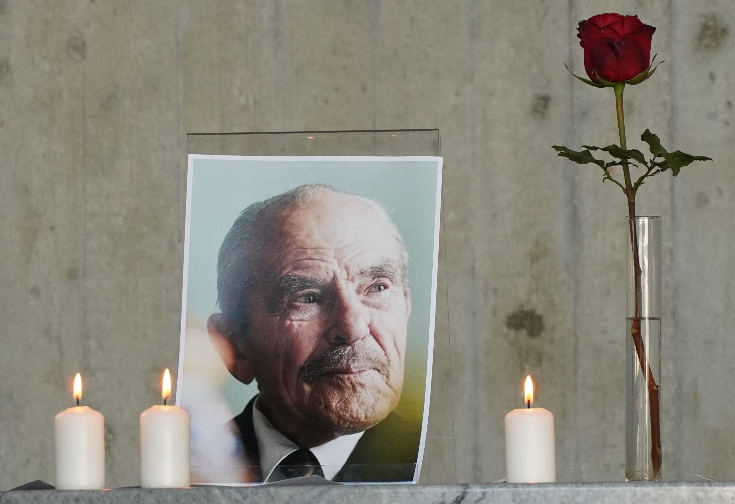 Foto Vasyl Volodko auf dem Altar, Ukraine-Friedensgebet; Foto Evangelische Versöhnungskirche in der KZ-Gedenkstätte Dachau