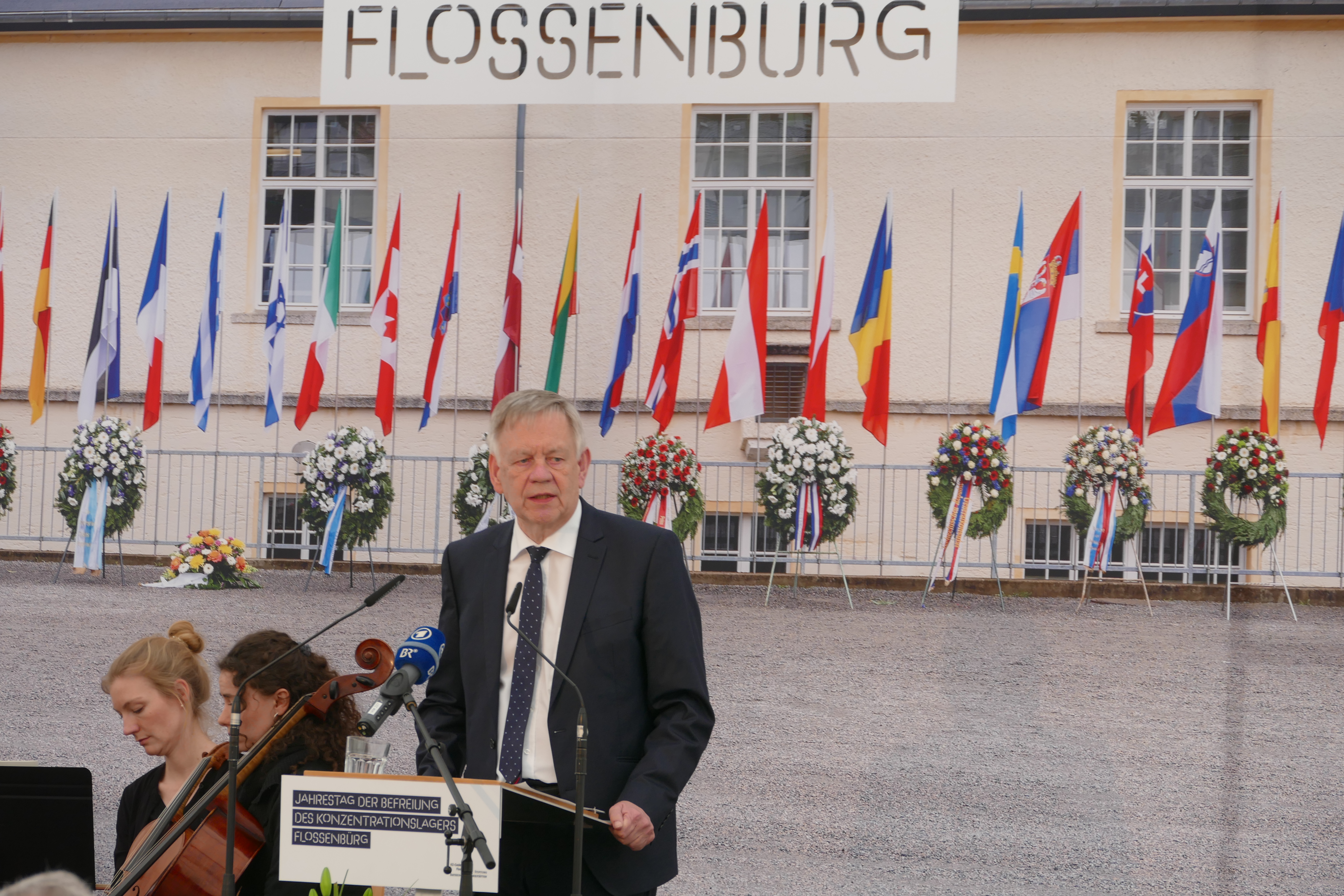 Karl Freller, Direktor Stiftung Bayerische Gedenkstätten bei seinem Grußwort Foto: Stiftung Bayerische Gedenkstätten