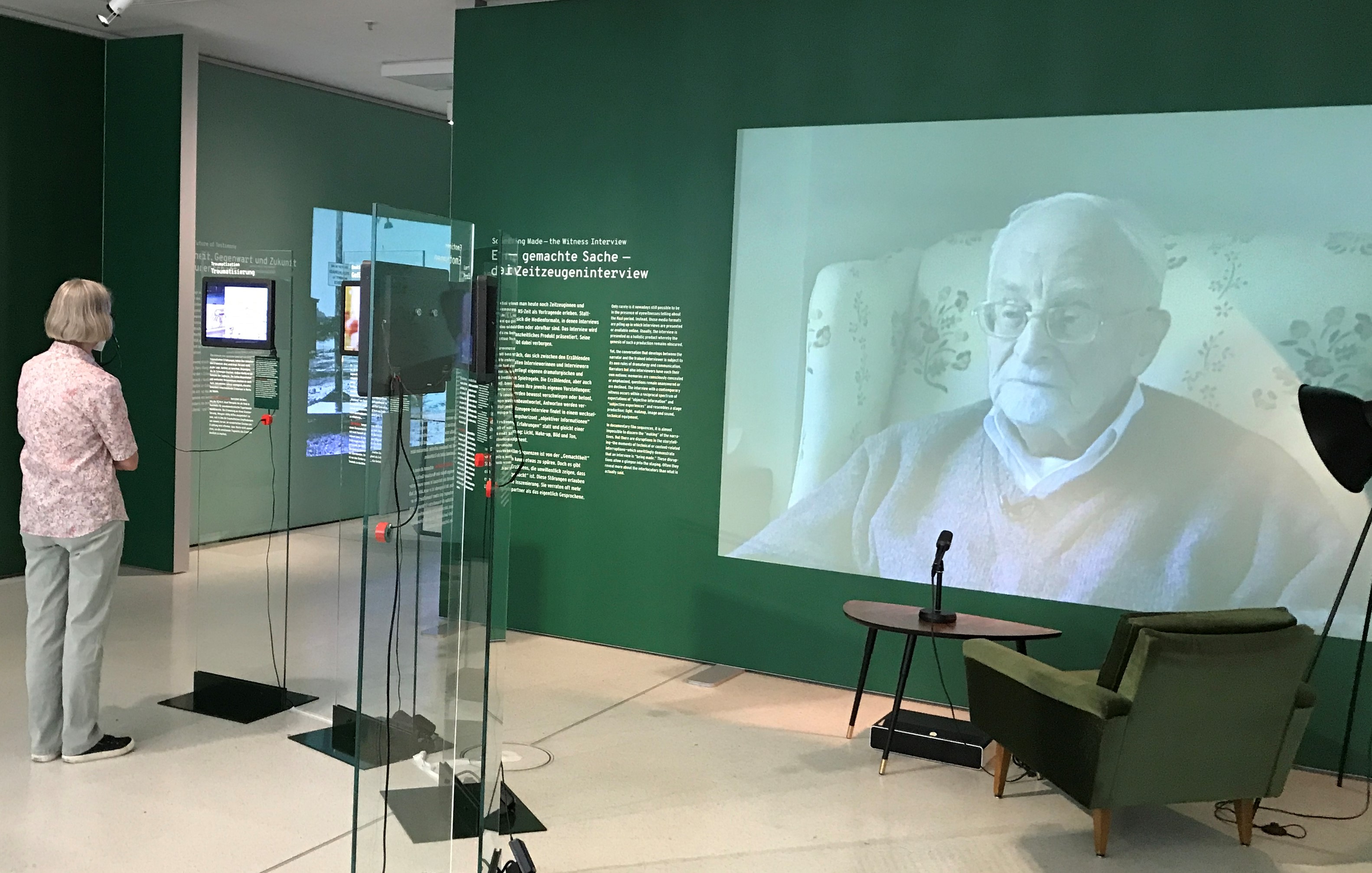 Blick in die Ausstellung "Ende der Zeitzeugenschaft?" Foto Stiftung Bayerische Gedenkstätten / Aislinn Merz