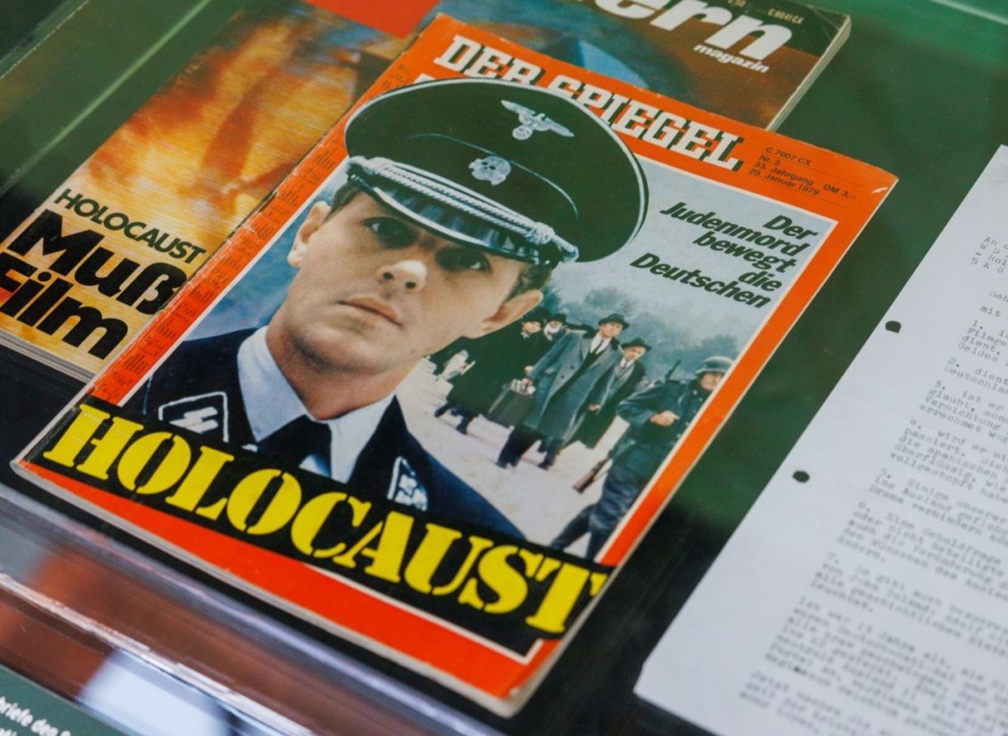 Detail aus der Ausstellung "Ende der Zeitzeugenschaft" Foto: KZ-Gedenkstätte Flossenbürg