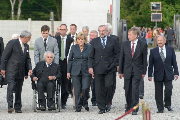 20130820_Besuch_Angela_Merkel Dachau KL.jpg