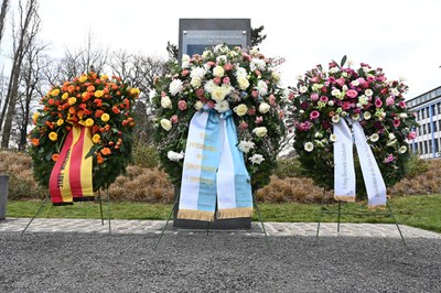 9/2021: Nachruf der Stiftung Bayerische Gedenkstätten zum Tod von Mordechai Ansbacher (1927-2021)