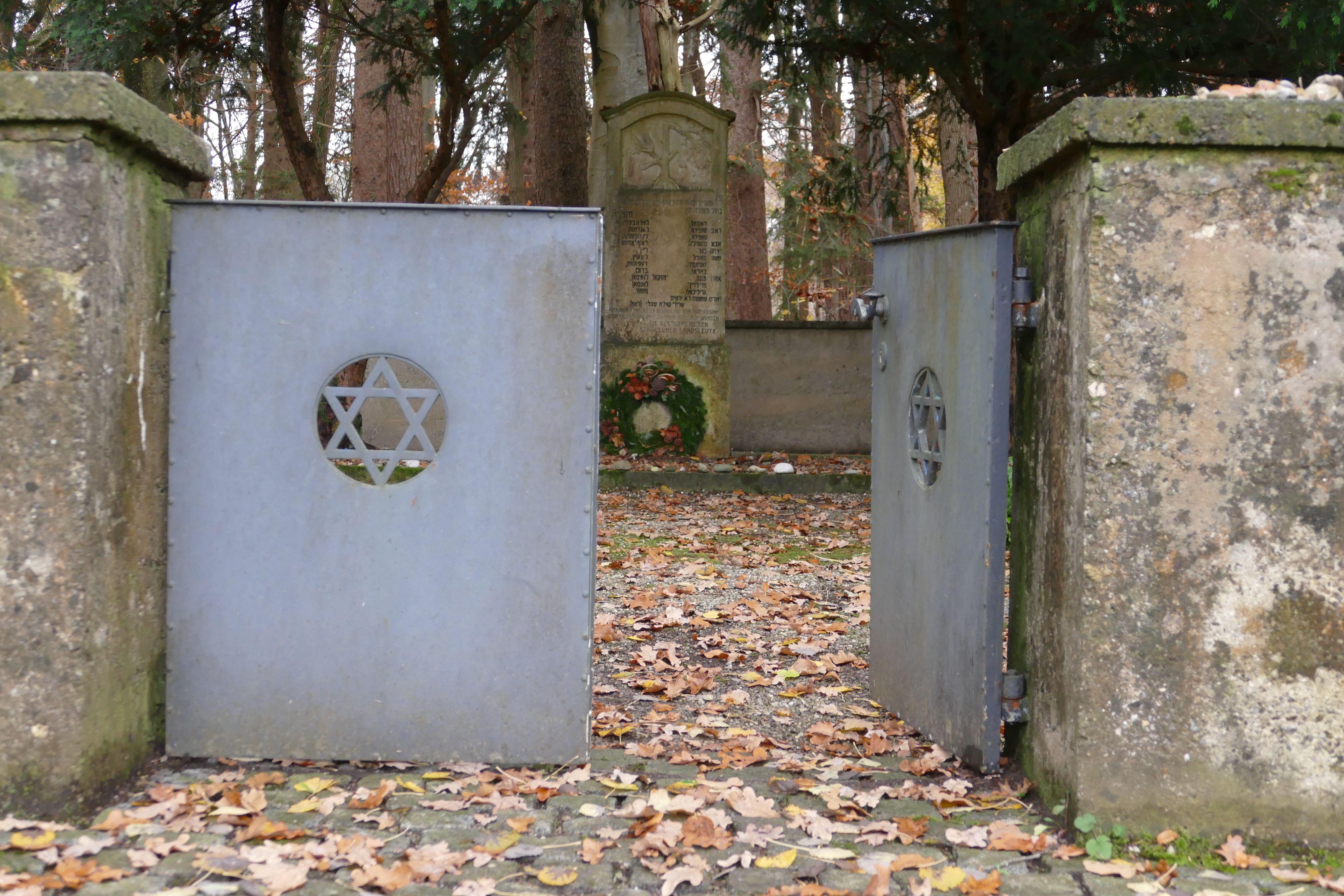 2025 11 09 Utting Tafeleinweihung KZ Friedhof (37).JPG