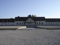 Anlässlich des 77. Jahrestages der Befreiung des KZ Dachau: Die Stiftung Bayerische Gedenkstätten informiert zum Gedenkakt und zum umfangreichen Rahmenprogramm