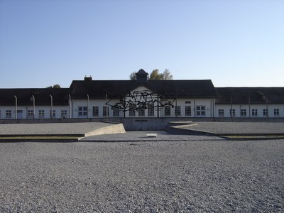 Anlässlich des 77. Jahrestages der Befreiung des KZ Dachau: Die Stiftung Bayerische Gedenkstätten informiert zum Gedenkakt und zum umfangreichen Rahmenprogramm