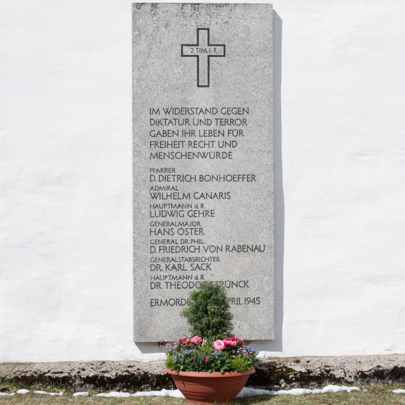 Foto: Gedenktafel im Arresthof, KZ-Gedenkstätte Flossenbürg - kann zur honorarfreien Nutzung hochauflösend unter presse@stbg.bayern.de angefordert werden oder steht zum Download auf der Internetseite zur Verfügung.