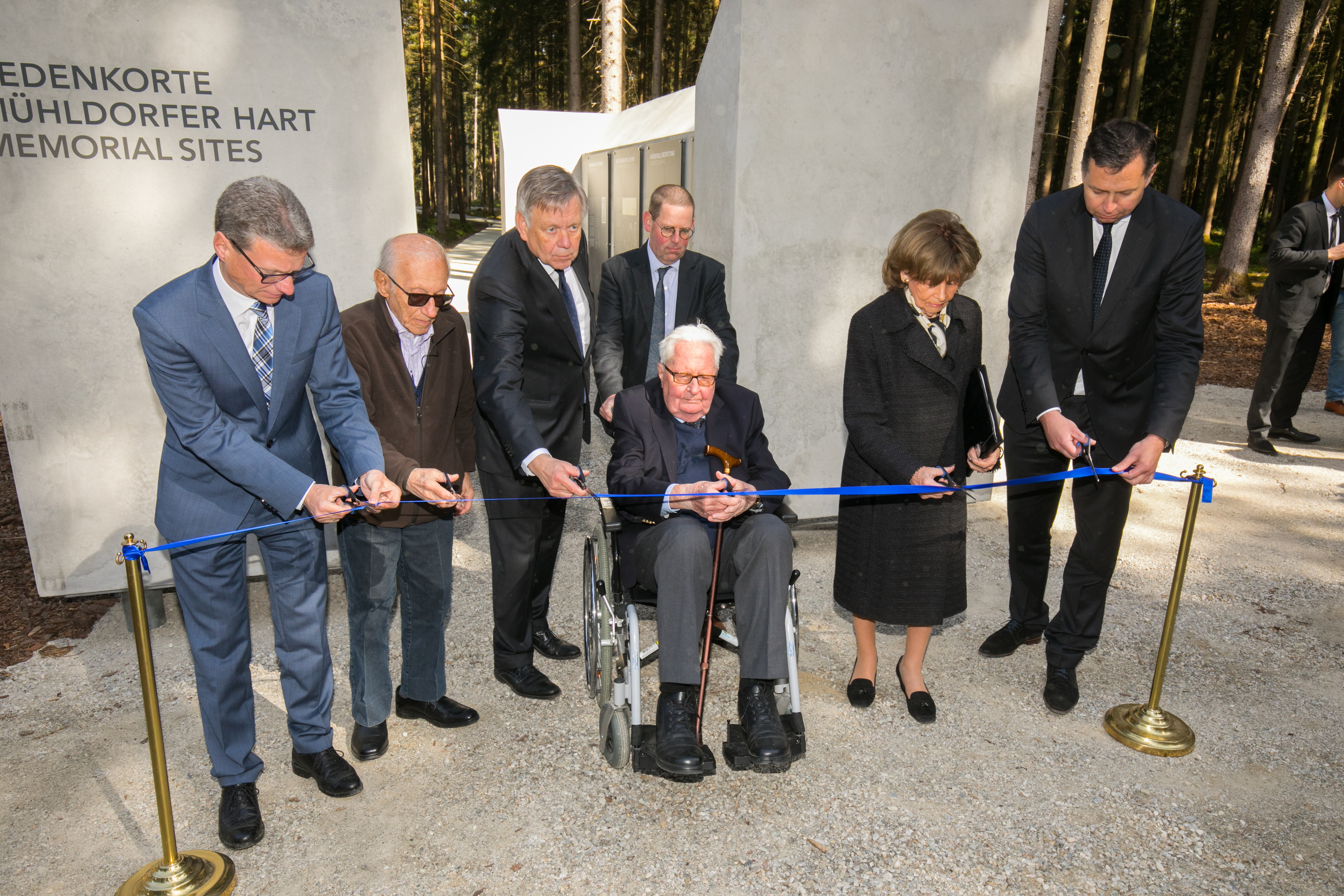 BU: Feierliche Einweihung der KZ-Gedenkstätte Mühldorfer Hart, 2018. Foto: Heiner Heine, Burgkirchen. Bildrechte: Stiftung Bayerische Gedenkstätten.