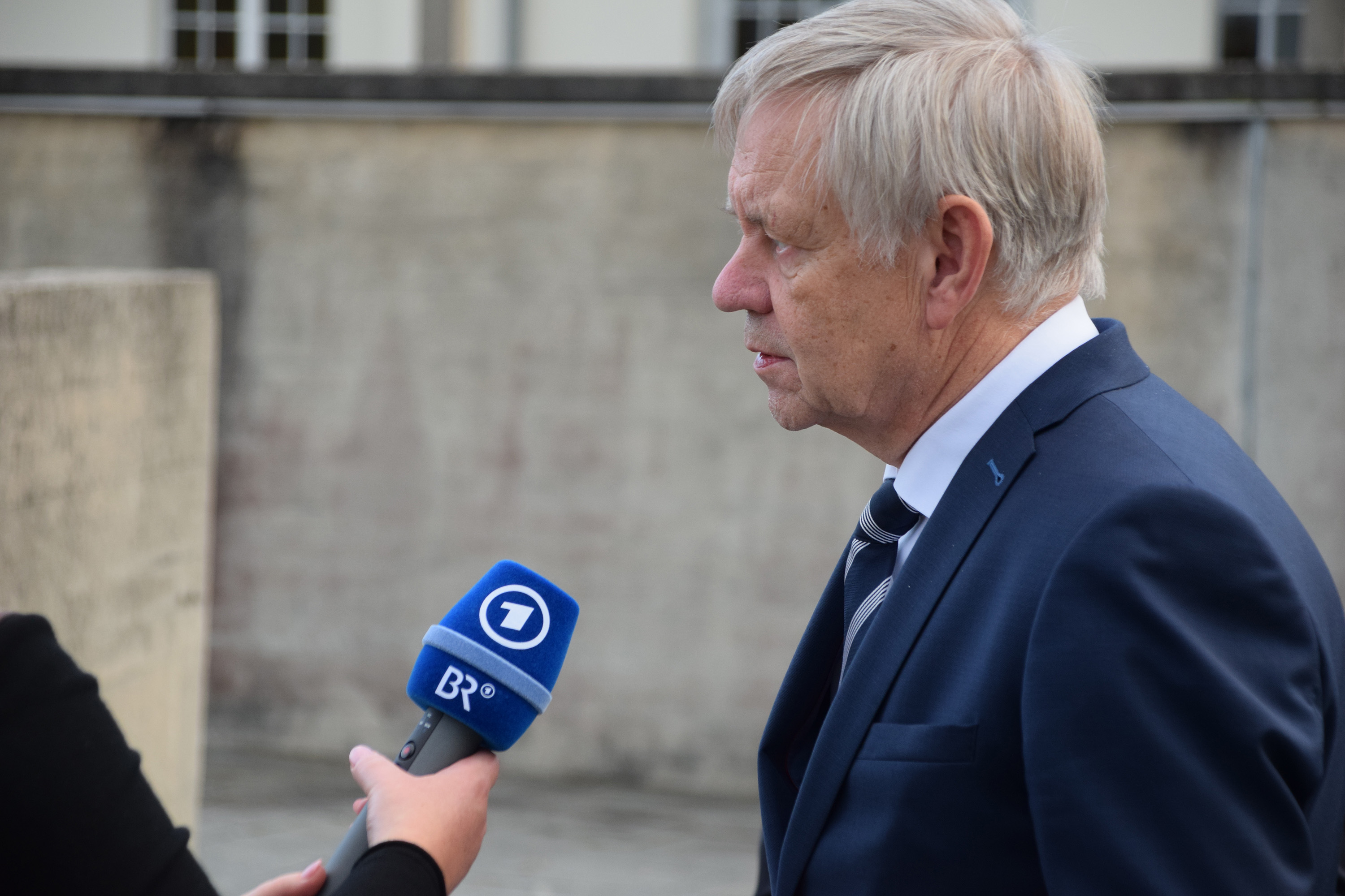 BU: Stiftungsdirektor Karl Freller; Foto: Guido Hassel, KZ-Gedenkstätte Dachau