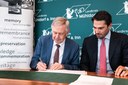 „Ein historischer Schritt für die Erinnerung“ – Stiftungsdirektor Freller zur Übertragung des historischen Bunkergeländes im Mühldorfer Hart an die Stiftung Bayerische Gedenkstätten