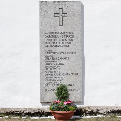 Erinnerung an einen Aufrechten. Zum Geburtstag von Widerstandkämpfer und Theologen Dietrich Bonhoeffer erinnert Stiftungsdirektor Freller und mahnt Zivilcourage an