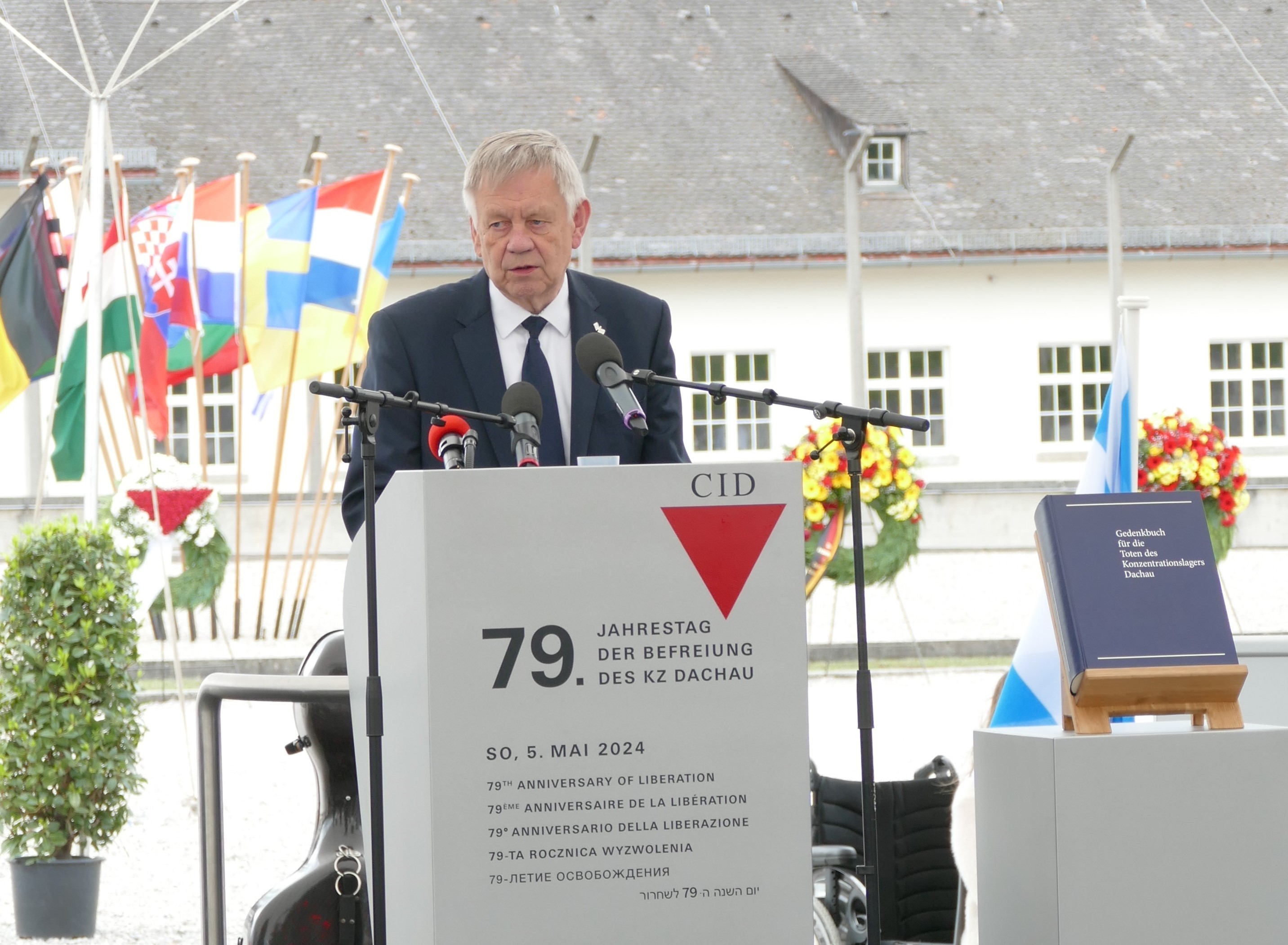 Stiftungsdirektor Karl Freller während seiner Rede. Foto: Stiftung Bayerische Gedenkstätten