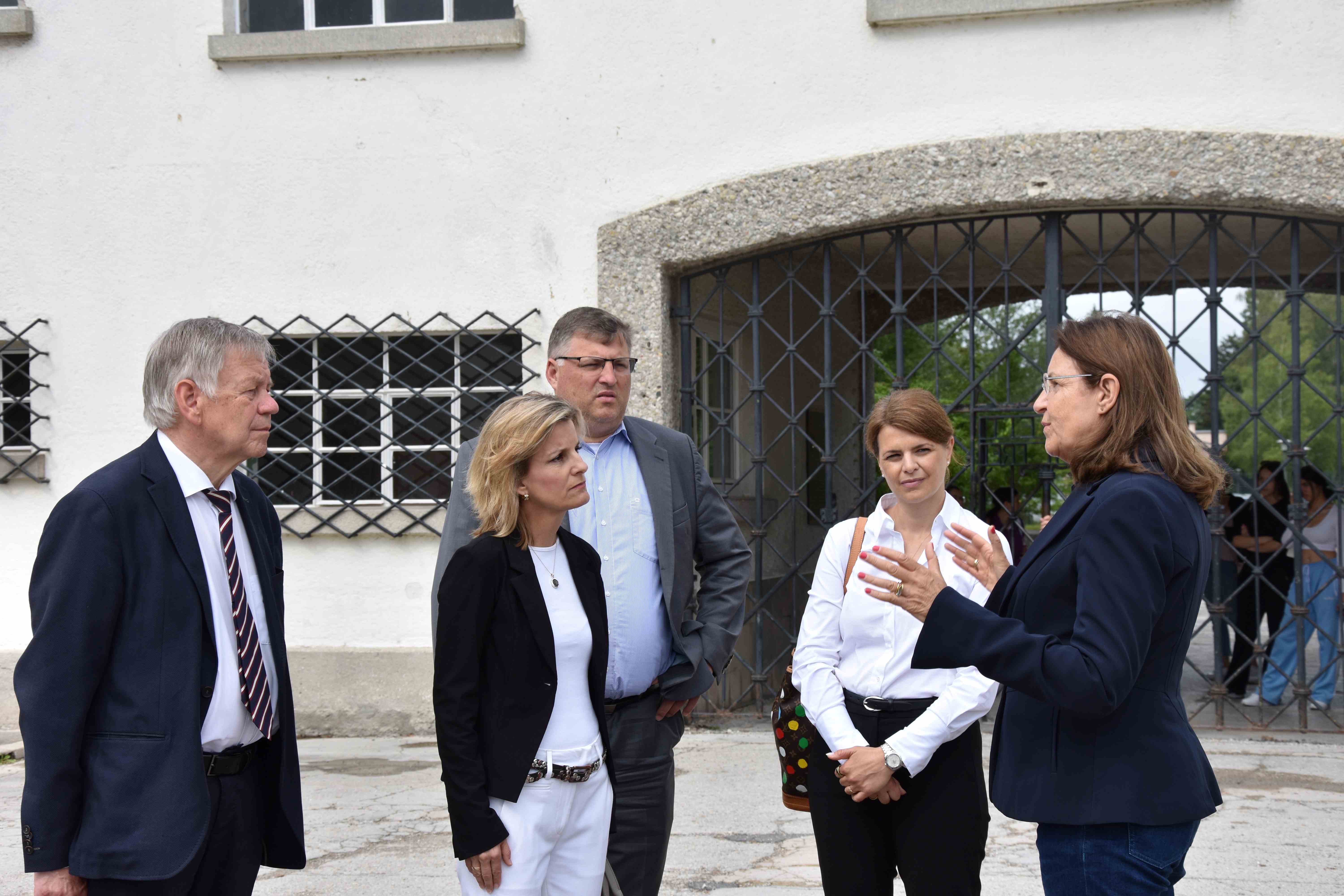 v.l.n.r. Karl Freller, Daniela Ludwig, Stefan Löwl, Katrin Staffler und Dr. Gabriele Hammermann ©KZ-Gedenkstätte Dachau