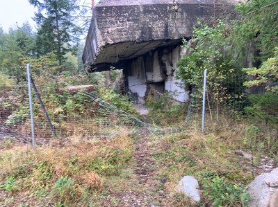 Unbefugtes Betreten und mehrfache Beschädigung  - Gelände des ehemaligen KZ-Außenlagerkomplexes Mühldorf