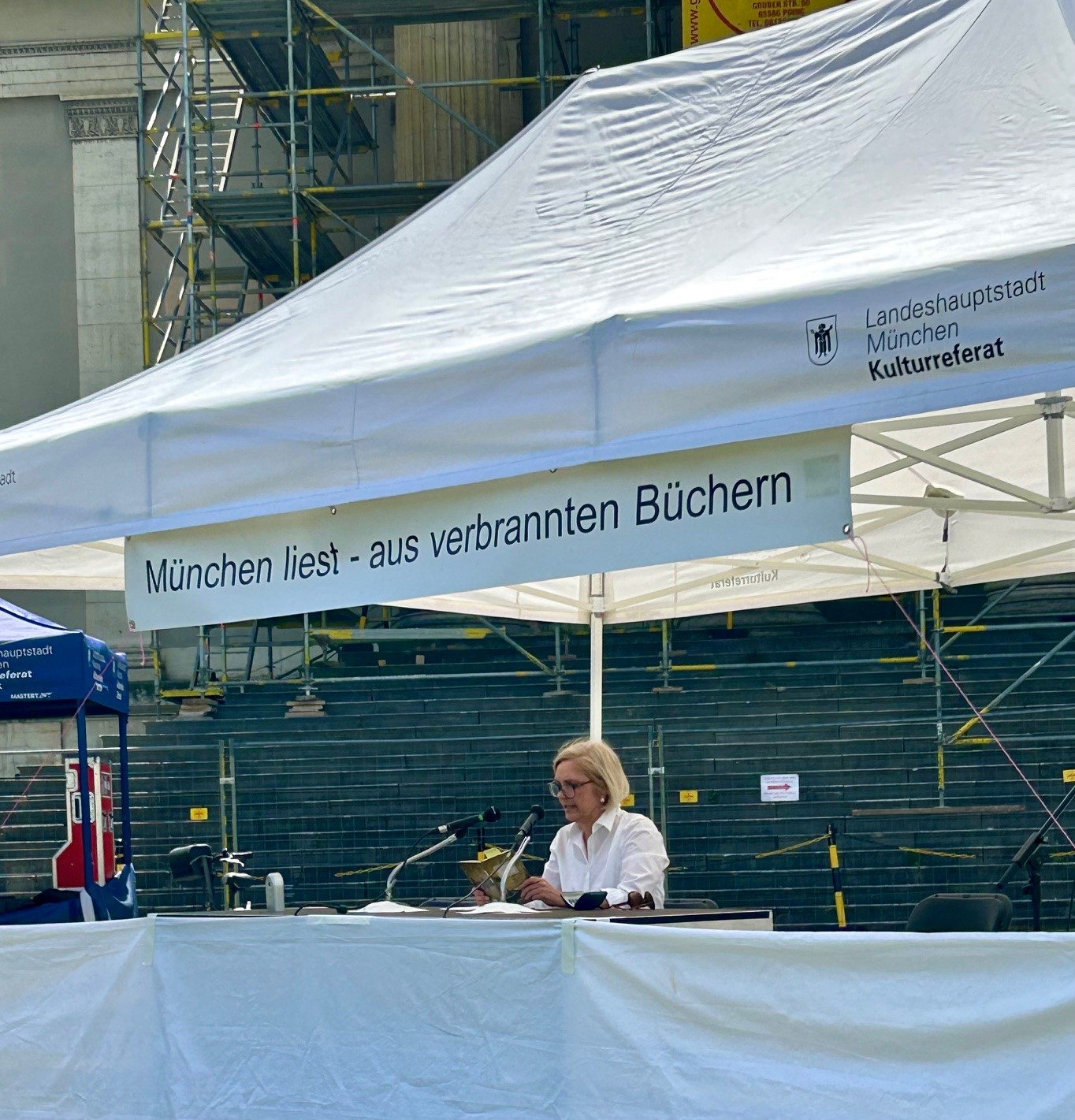 Alexandra Perry liest Stefan Zweig, „Die Kunst, ohne Sorgen zu leben - Letzte Aufzeichnungen und Aufrufe“,, Insel Verlag, 2023, Foto: Stfg. Bayr. Gedenkstätten
