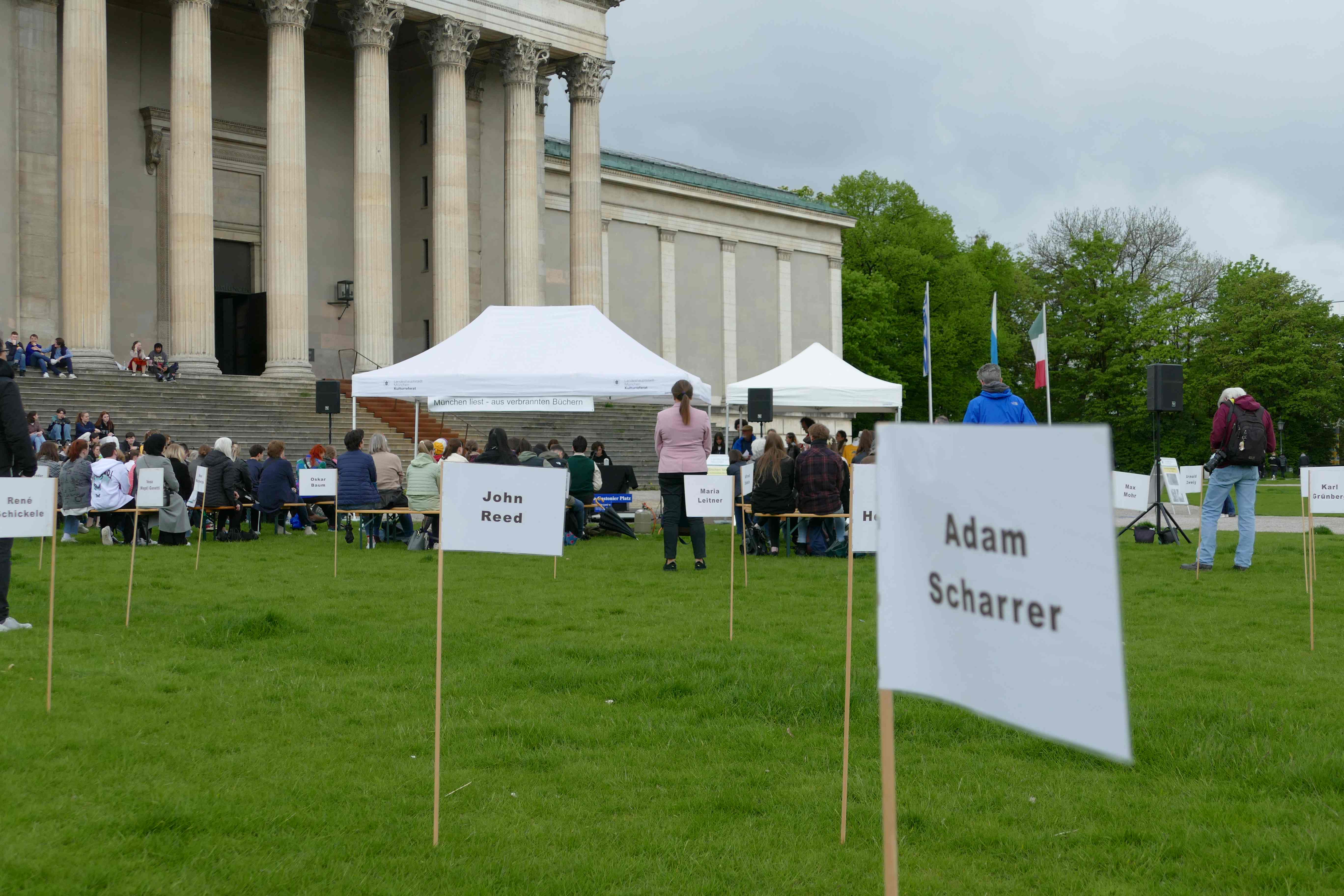 2023 05 10 M Lesung Königsplatz (12) kl.jpg