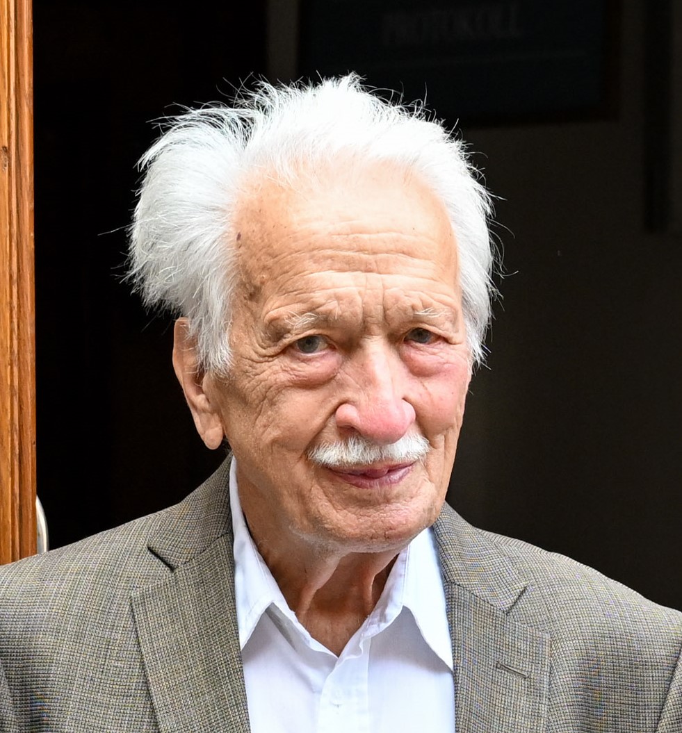 Bundesverdienstkreuz für Ernst Grube - Direktor Karl Freller gratuliert ...