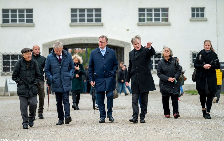 Foto TSK / Jacob Schröter 2022 09 18 DAH Bodo Ramelow in Gedenkstätte Fotos Thüring Staatskanzlei Jakob Schröter.JPG