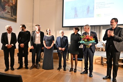 (v.l.n.r.) Andreas Brügel, FRISTO Stiftung, Emanuel Graf, Tom Gottschalk, Elena Rachelis, Abba Naor, Esther Glück, Karl Freller und Karl Borromäus Murr Foto: Bildarchiv Bayerischer Landtag / Rolf Poss