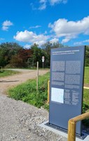 Veranstaltungshinweis:  Einweihung des Erinnerungsorts am KZ-Friedhof des ehemaligen Außenlagers Kaufering IV, Hurlach