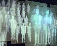 KZ-Gedenkstätte Flossenbürg: Eröffnung der Installation "Wir haben nicht geglaubt, dass wir noch Menschen sind."