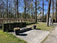 Öffentliche feierliche Einweihung von Erinnerungstafeln am Ehrenhain II am Friedhof am Perlacher Forst